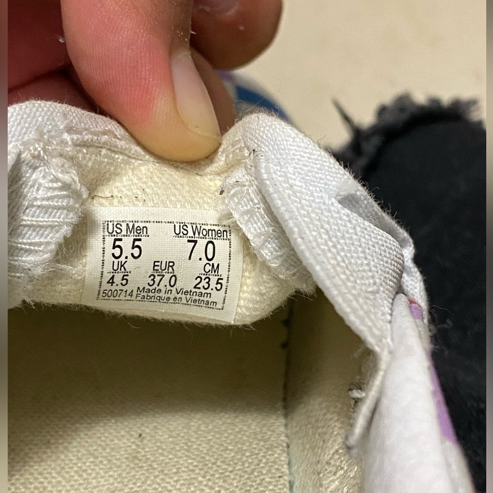 Vans - Picture 2 of 3
